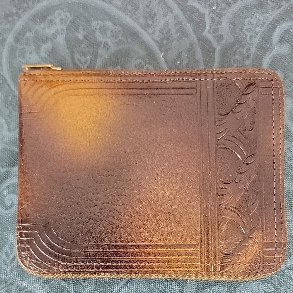New Vintage Cameo Brown Calfskin Hand Tooled Embossed BiFold Zip Mens Wallet